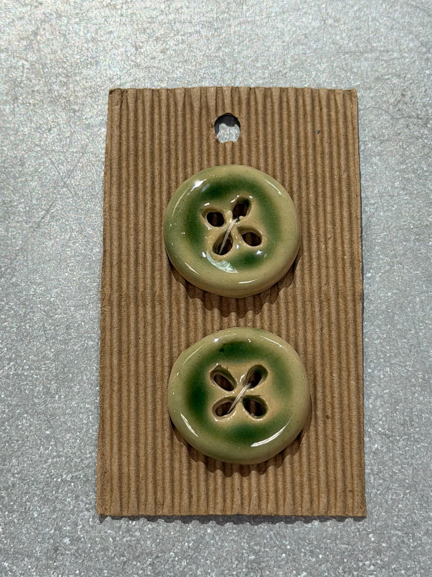 L600 Green Floral Buttons