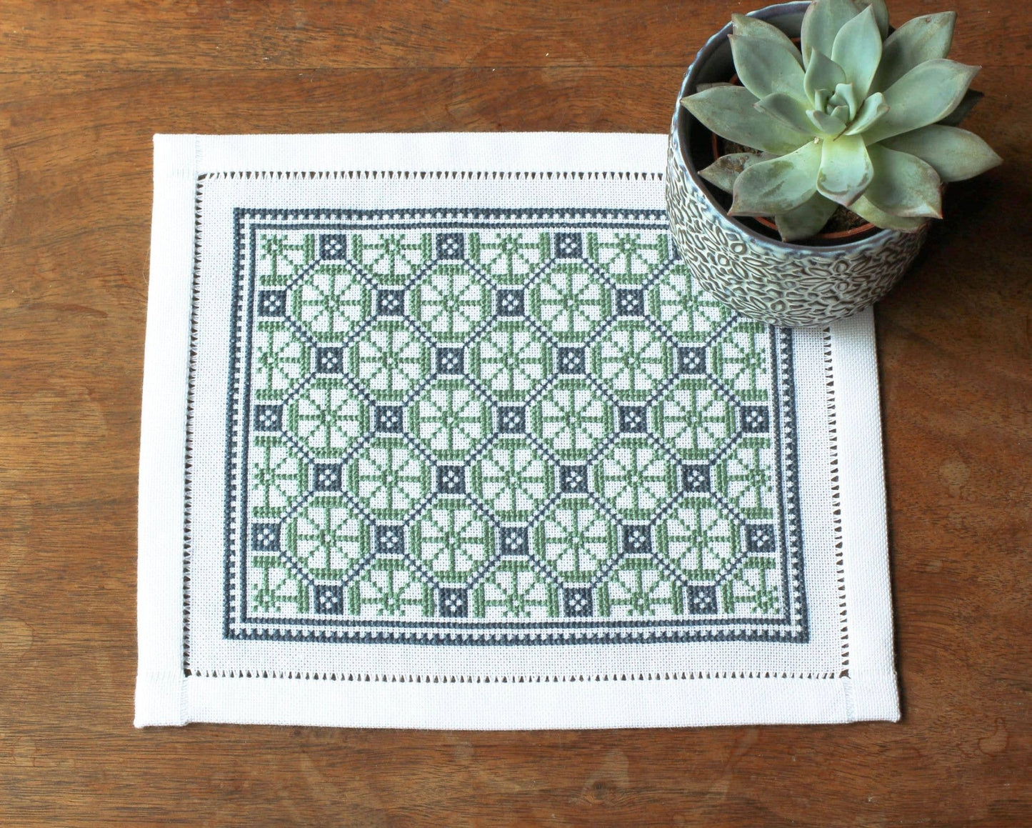 Cross stitch kit Chloris - homesewn