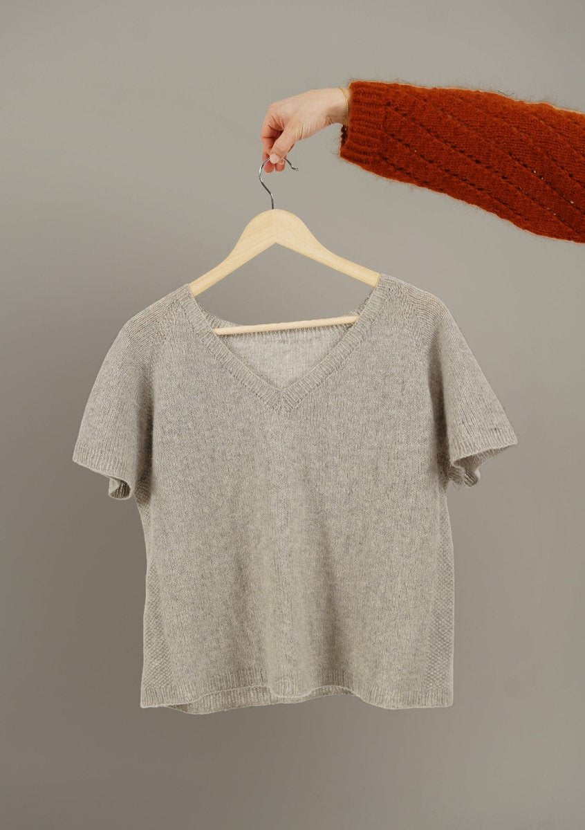 Frigga V - neck Blouse, knitting pattern Knitting patterns Önling - Katrine Hannibal