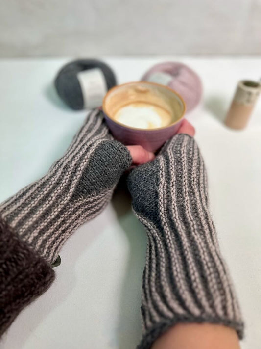 Wilma Wrist Warmers by Hanne Falkenberg, knitting pattern Knitting patterns Hanne Falkenberg