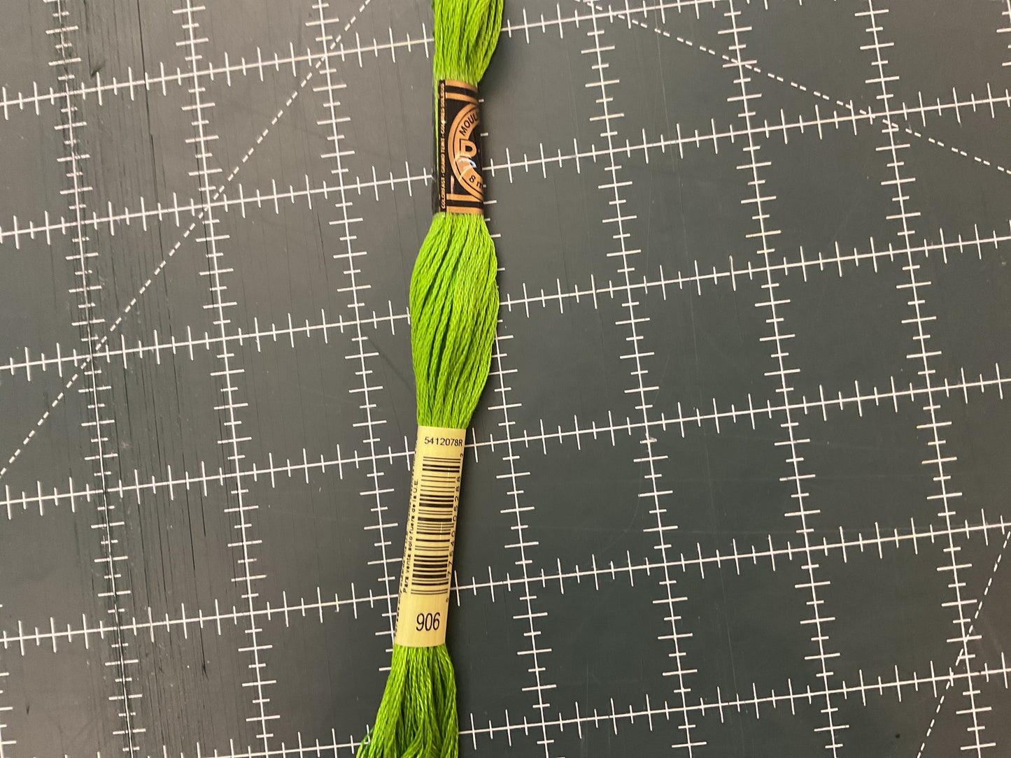 900+ DMC Embroidery Floss