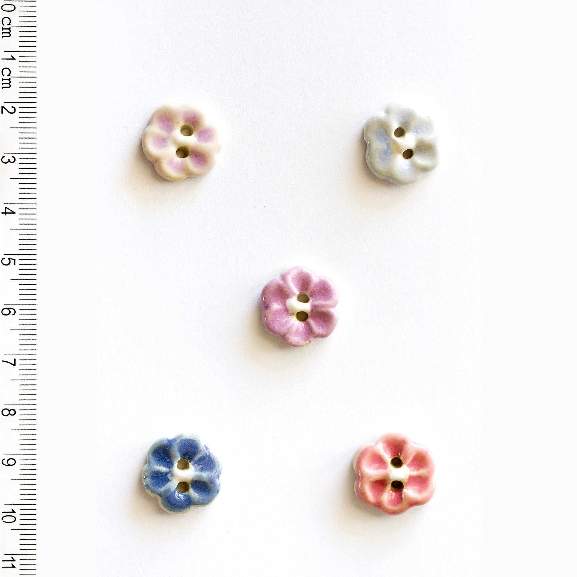 L572 Flower Buttons