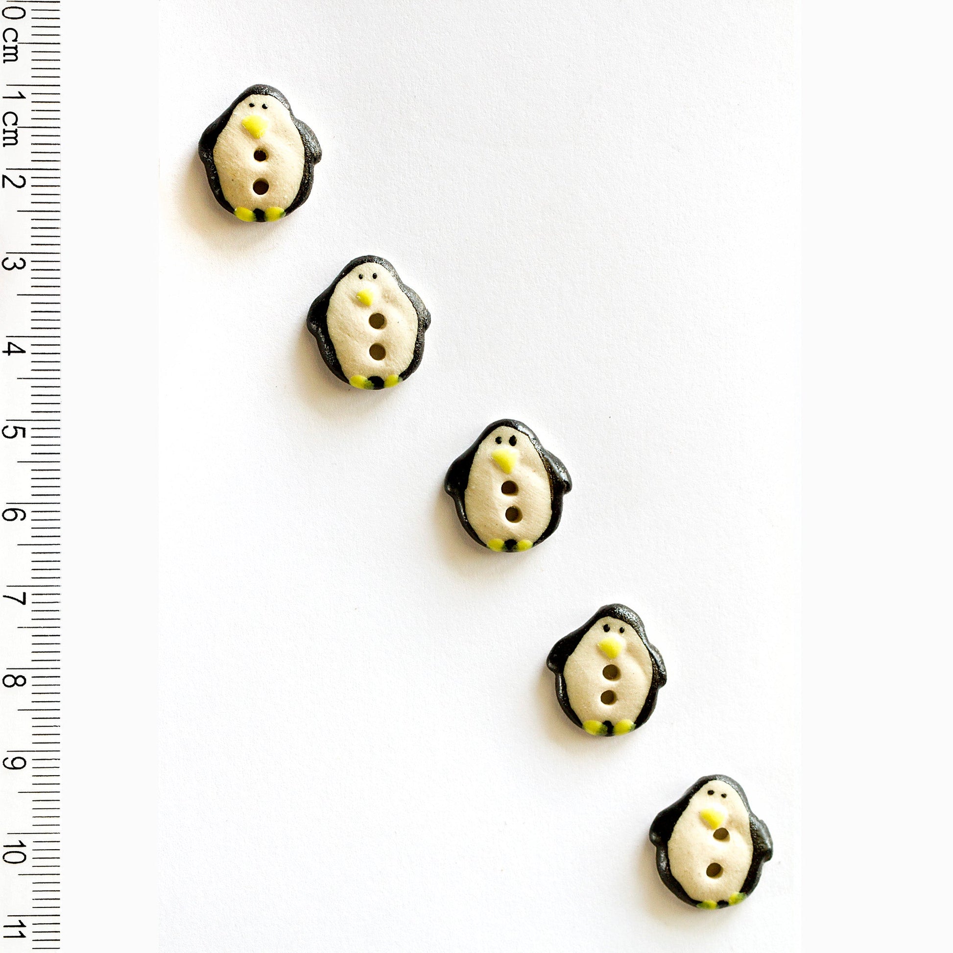L544 Penguin Buttons