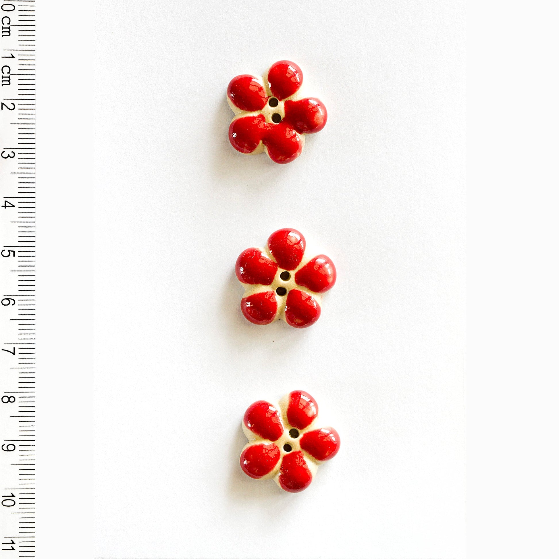 L593 Red Flower Buttons