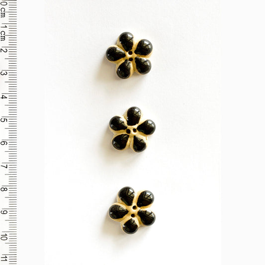 L594 Black Flower Buttons