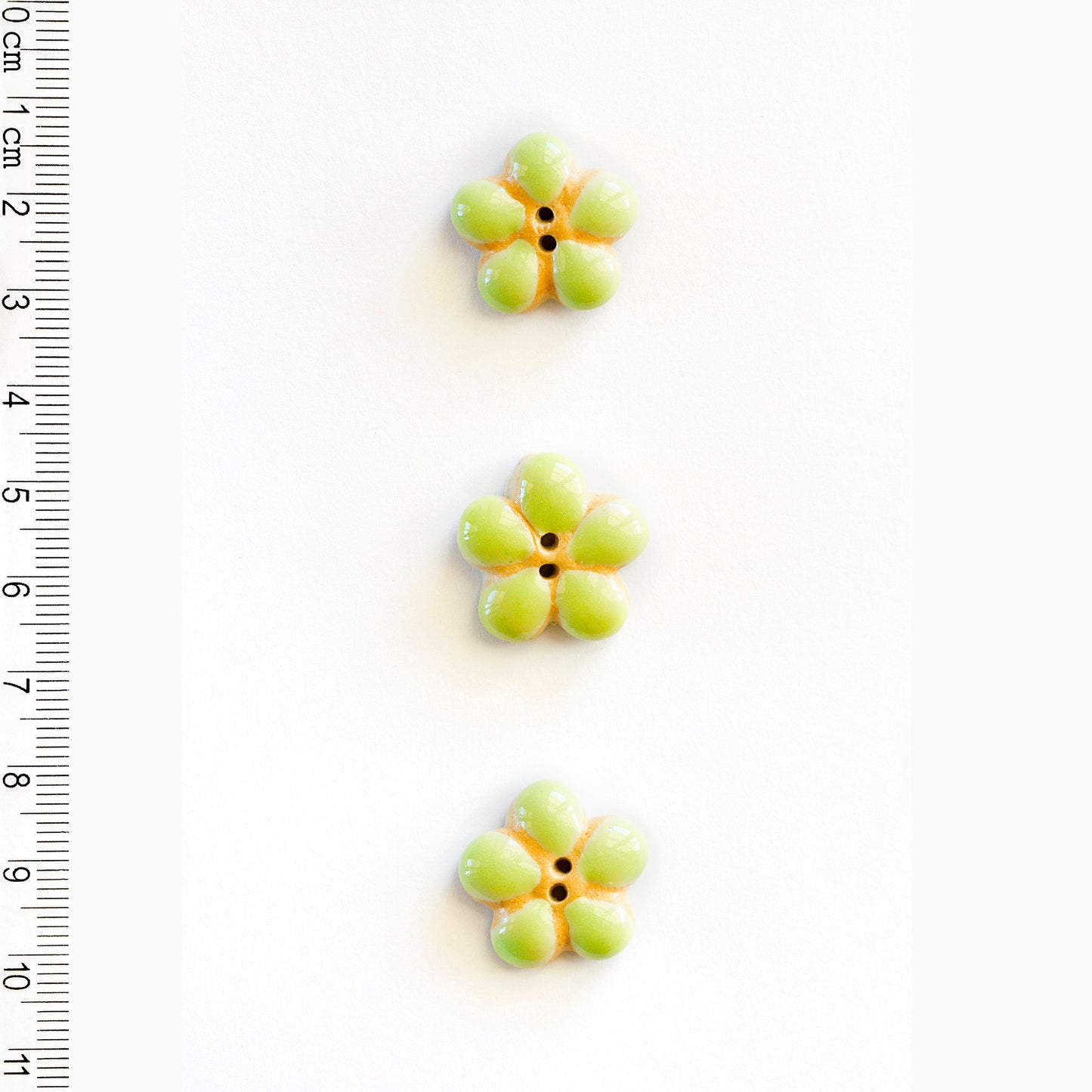 L595 Green Flower Buttons