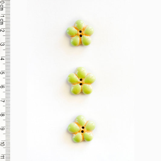L595 Green Flower Buttons
