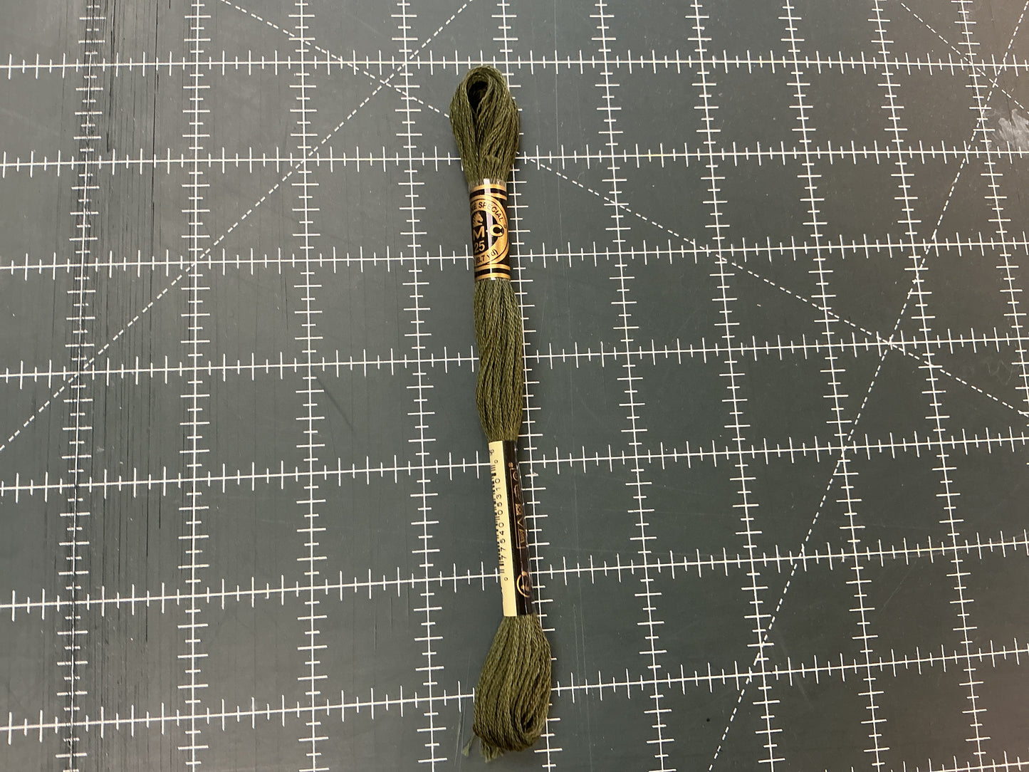 900+ DMC Embroidery Floss