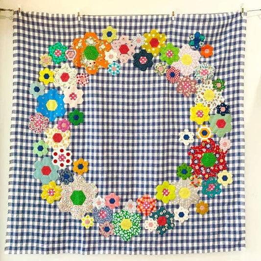 Hexie Wreath Quilt - homesewn
