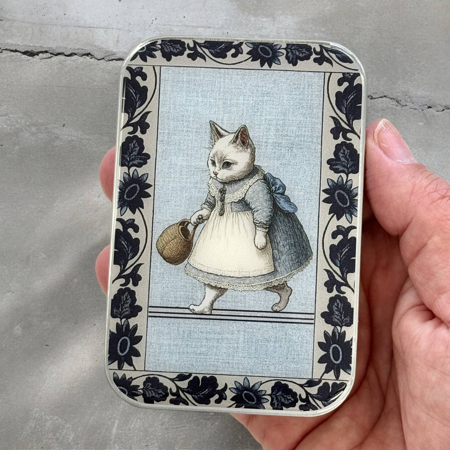 Kitty notions tin - homesewn