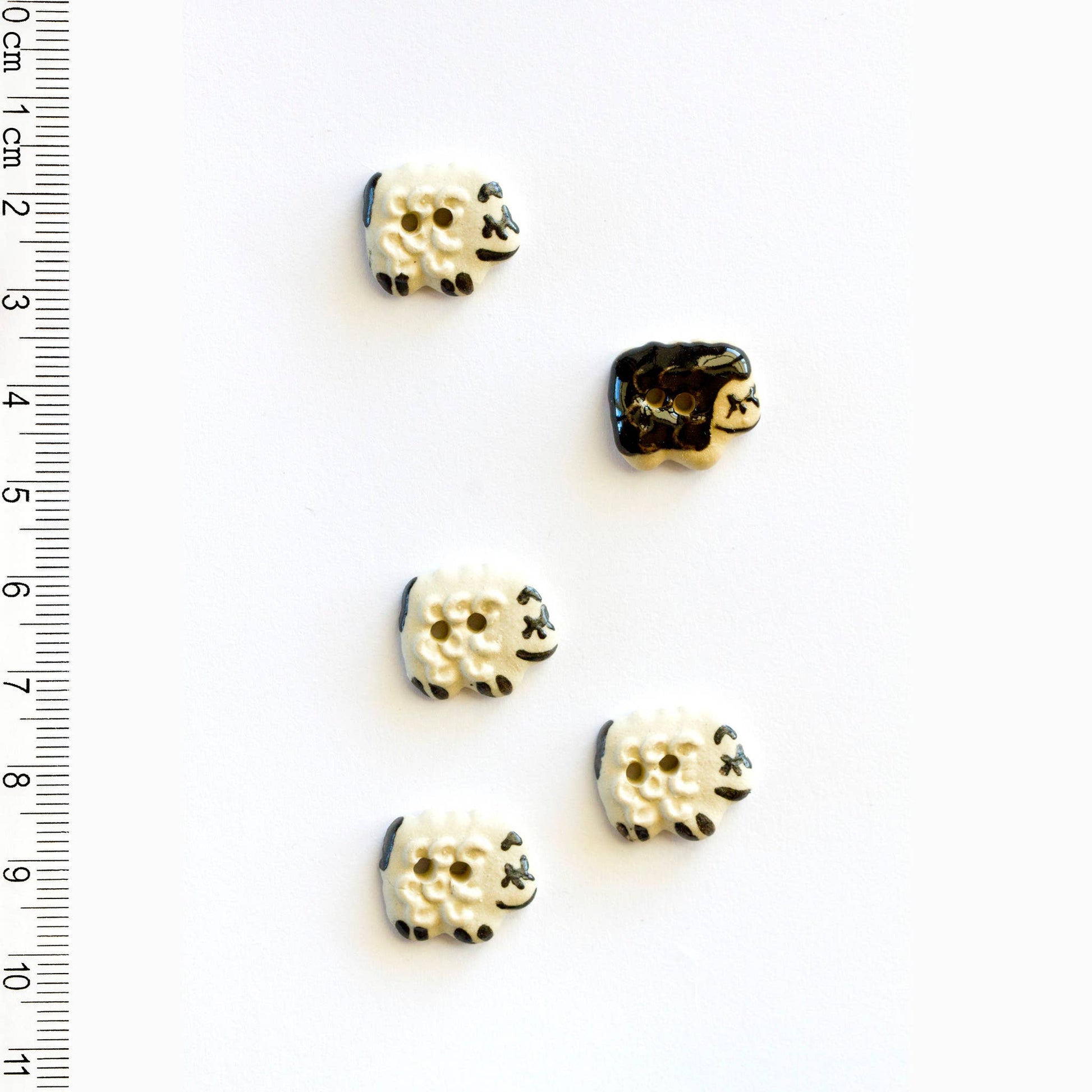 L140 Sheep Buttons - homesewn