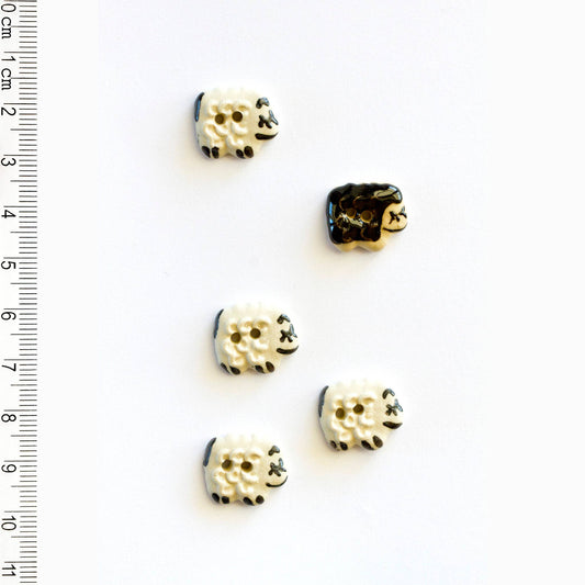 L140 Sheep Buttons - homesewn