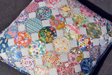 Postcard Project No. 7 - Snowball - Jen Kingwell - homesewn