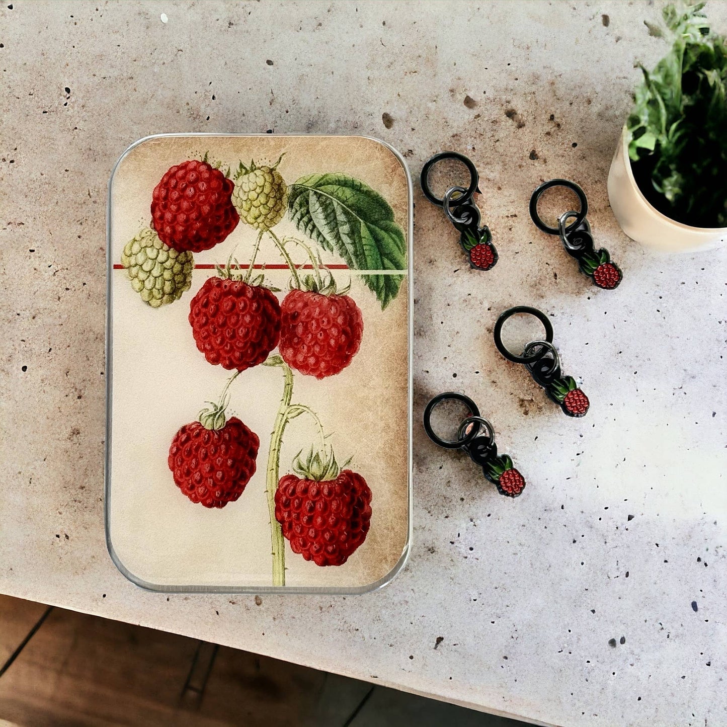 Raspberry LARGE, Notions tin, Stitch marker tin - homesewn