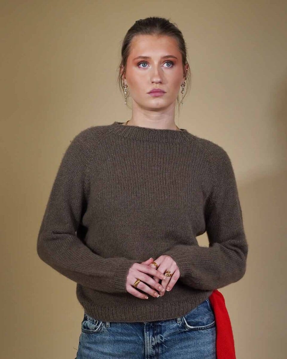 Easy Peasy Raglan Sweater w. long sleeves by Önling, No 1 knitting kit