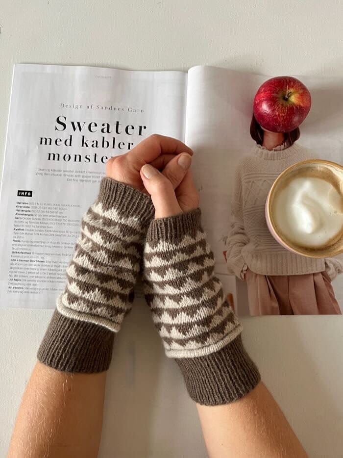 Fiona wrist warmers by Önling, knitting pattern Knitting patterns Önling - Katrine Hannibal