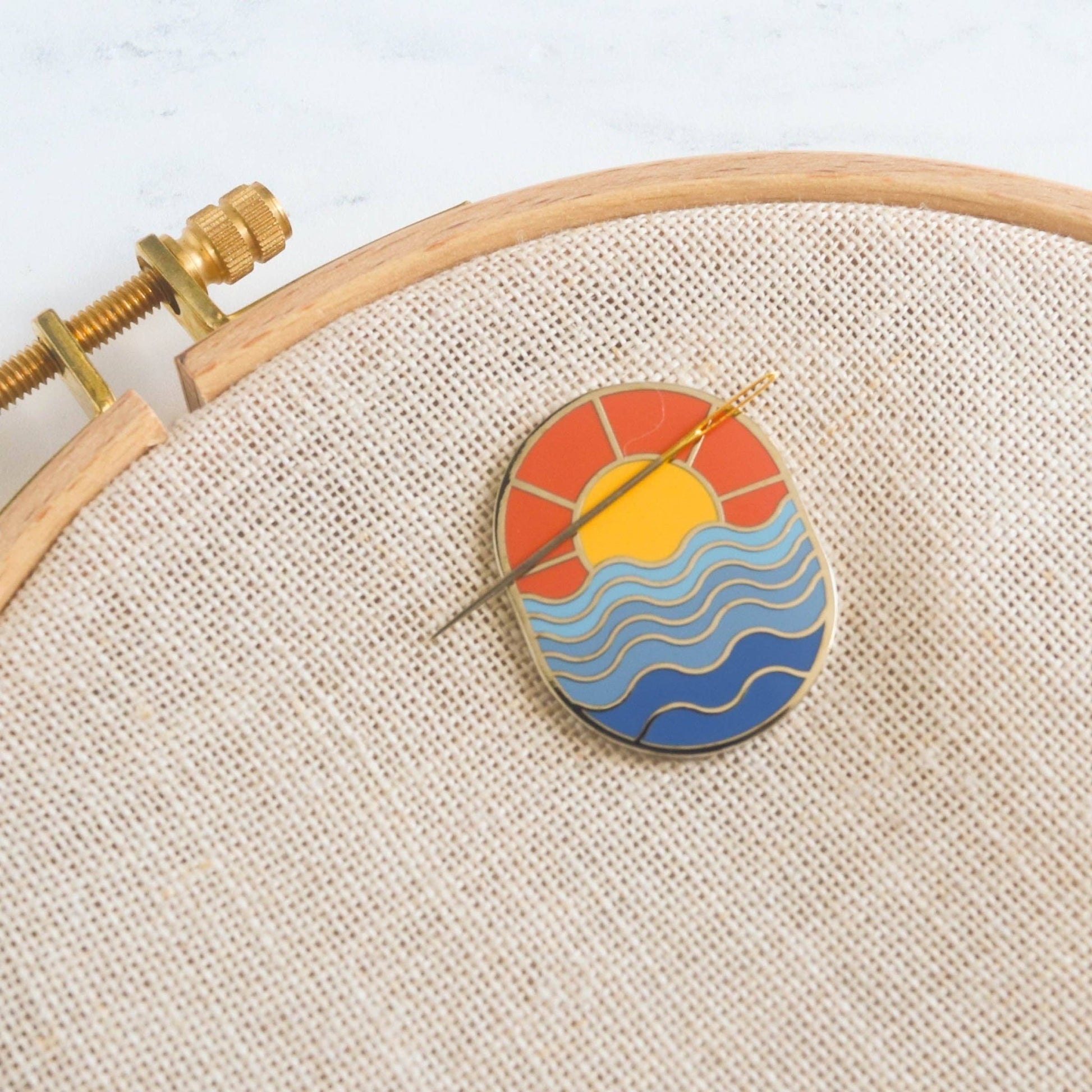 Sunset Waves Magnetic Needle Minder - homesewn